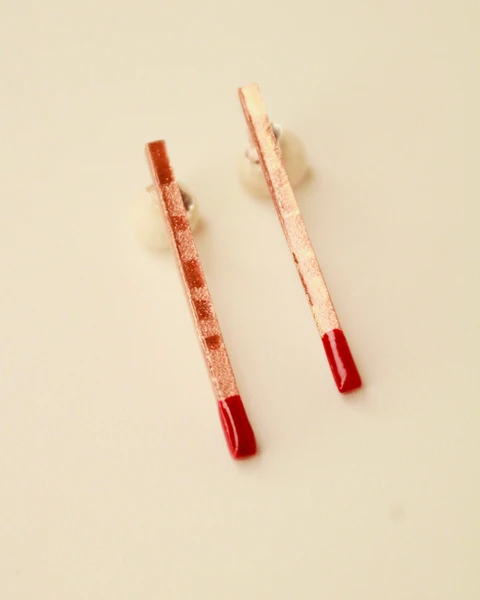 Brinco palito vermelho blanc