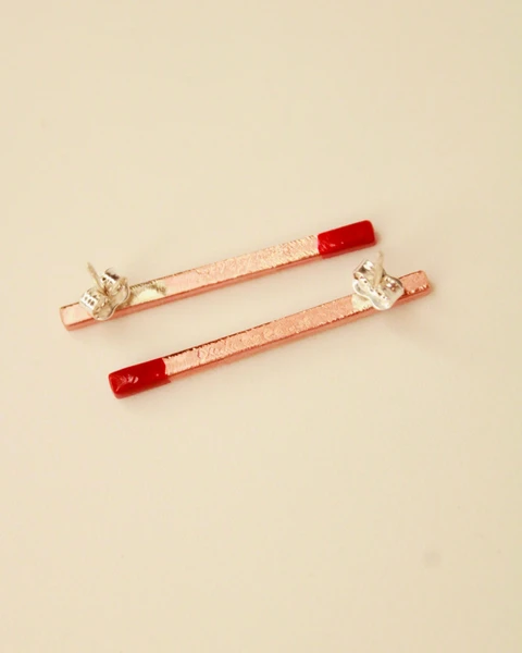 Brinco palito vermelho blanc