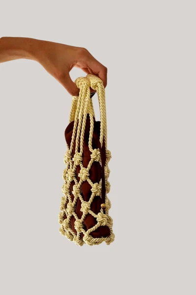 bolsa macramê Yara marrom e amarelo manteiga