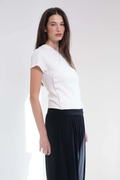 blusa transpassada algodão off-white [Blusa Gia]