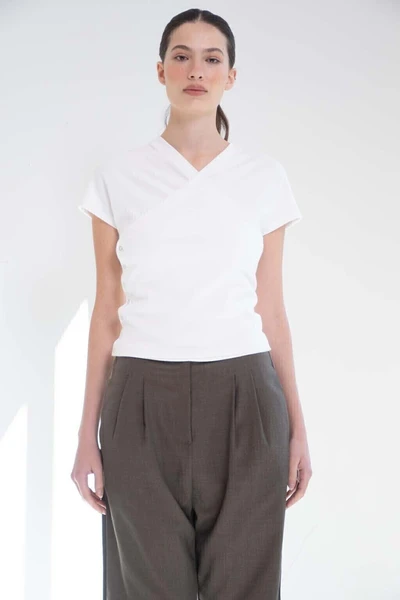 blusa transpassada algodão off-white [Blusa Gia]