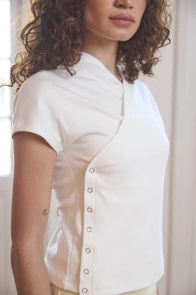 blusa transpassada algodão off-white [Blusa Gia]