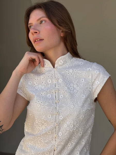 blusa gola kimono em laise