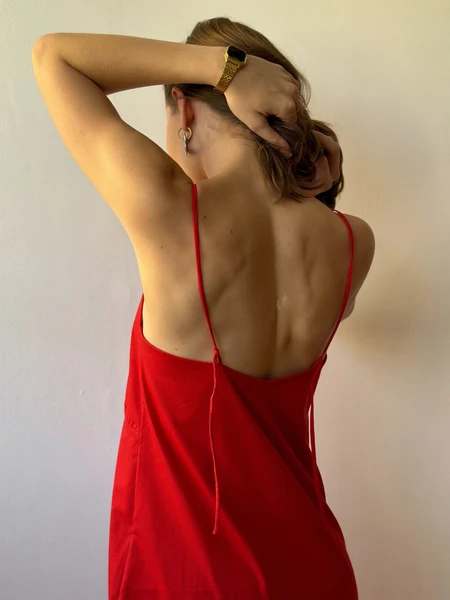 vestido decote franzido vermelho
