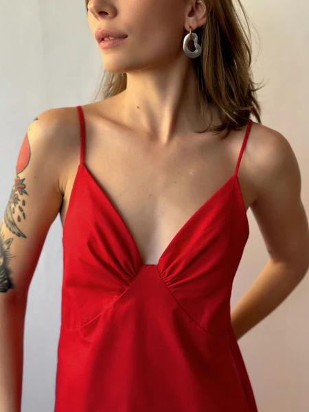 vestido decote franzido vermelho