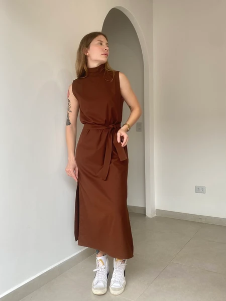vestido coluna marrom
